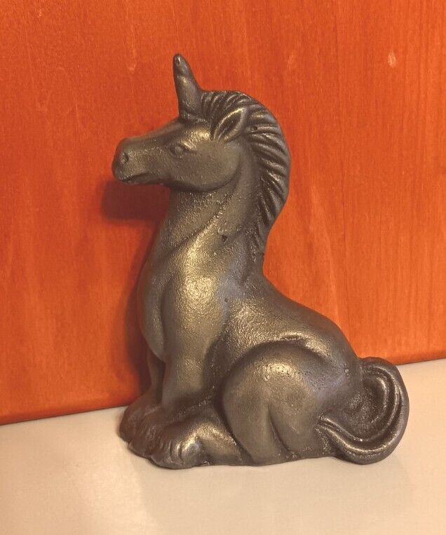 Handmade Cast Iron Unicorn Sculpture 3.5in. Taĺl