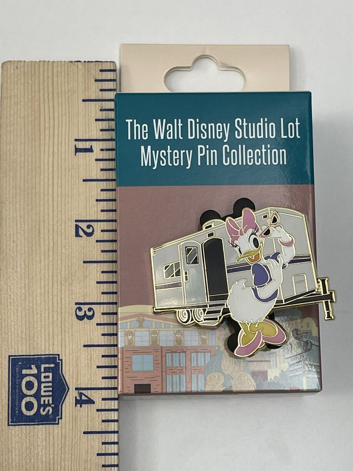 Disney DEC Employee Mystery pin 2024 - Daisy Duck Changing Trailer Movie Room