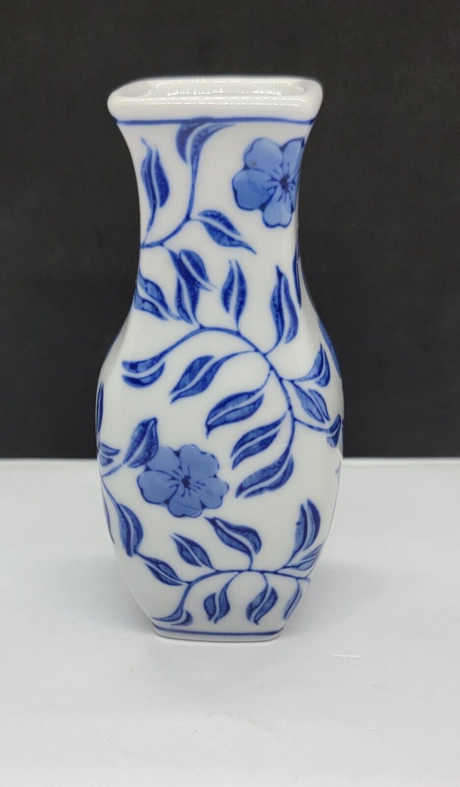 Minature Blue And White Flower Leaf Four Sided Bud Vase 4.25\
