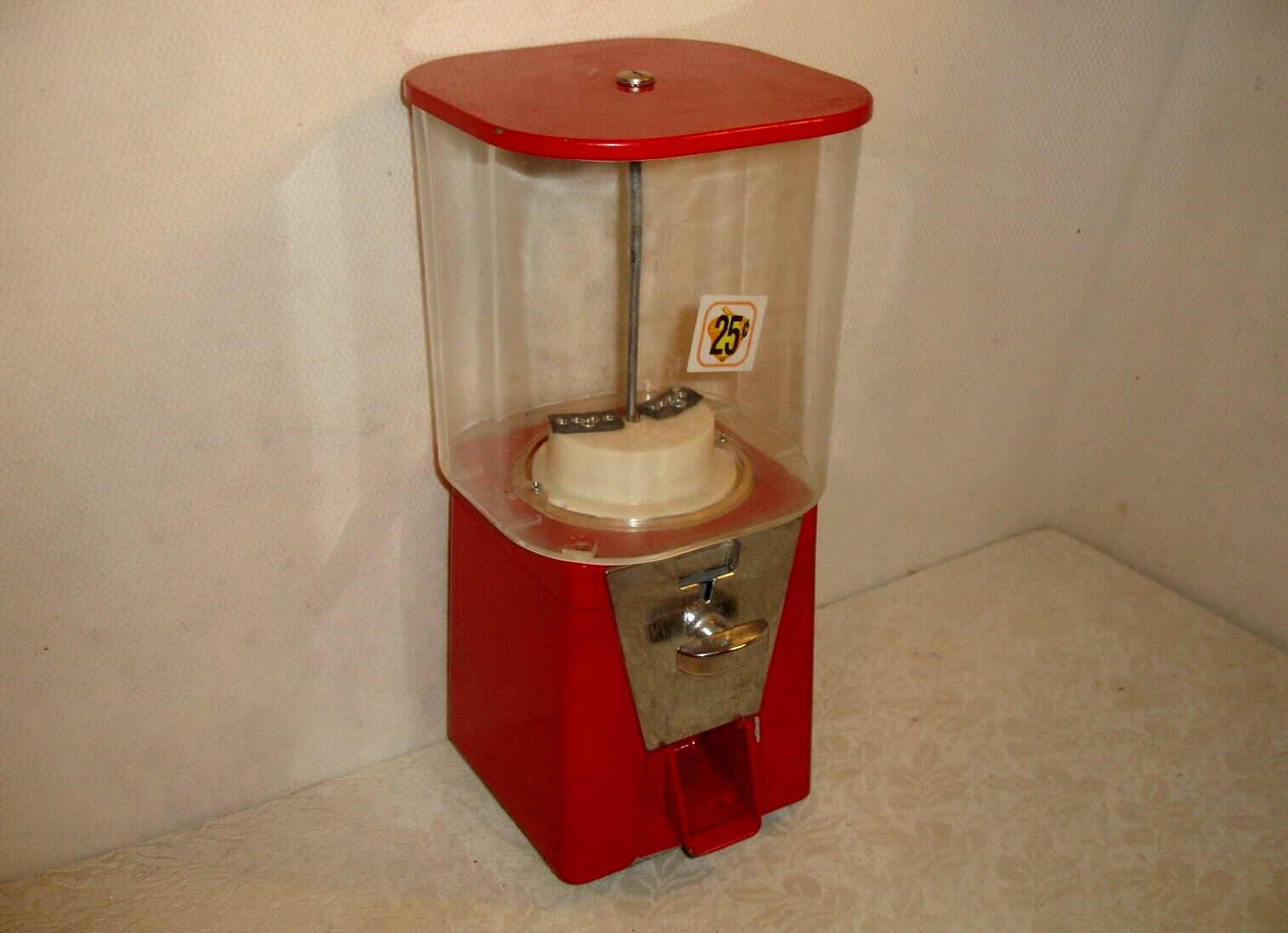 Vintage Unbranded 25¢ Quarter Candy/Gumball Machine 16\