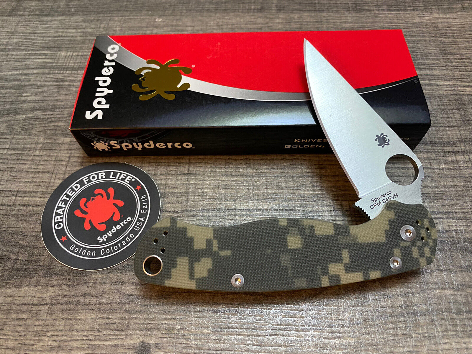 Spyderco Paramilitary 2 Folding Knife, G-10 Digital Camo Handles C81GPCMO2