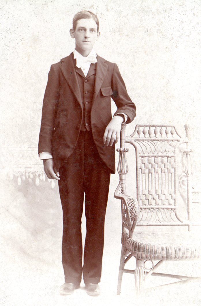 cabinet card skinny boy teen standing wicker chair G.Dick photo Freemont, O