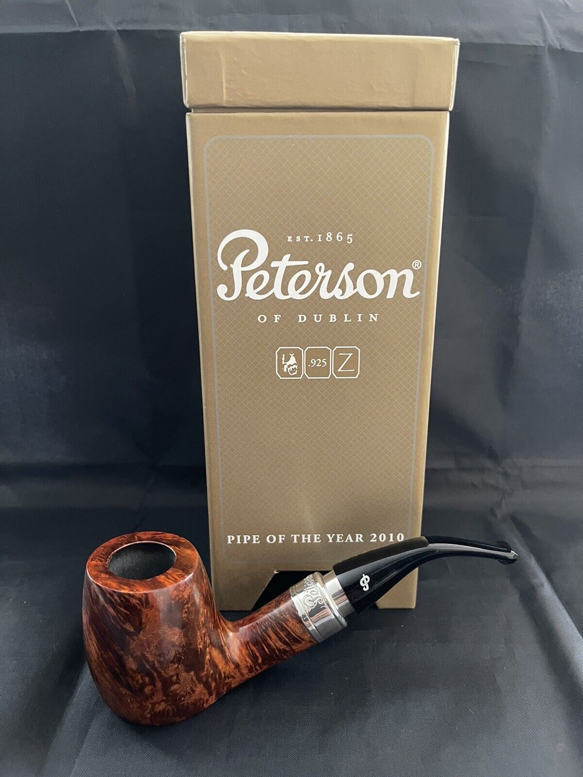PETERSON PIPE OF THE YEAR 2010 SMOOTH NEW & BOXED - VERY RARE UNNUMBERED PIECE
