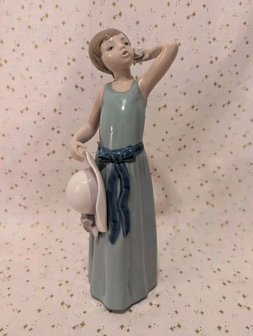 Lladro Daisa 5010 Prissy Coiffure Girl With Hat Figurine 1978 10\
