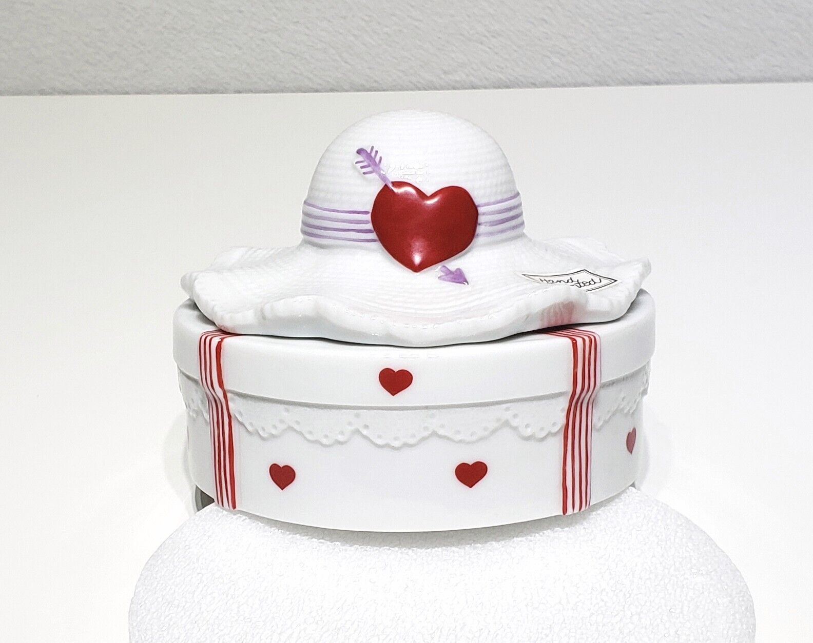 Department 56 Forget Me Not Porcelain Valentines Hat & Hearts Trinket Box EUC