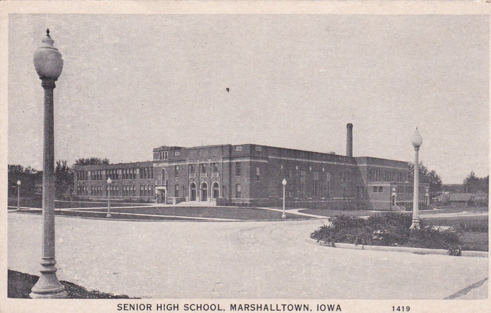 Marshalltown Senior High School, Marshalltown, Iowa - B&W c1938 - Postcard