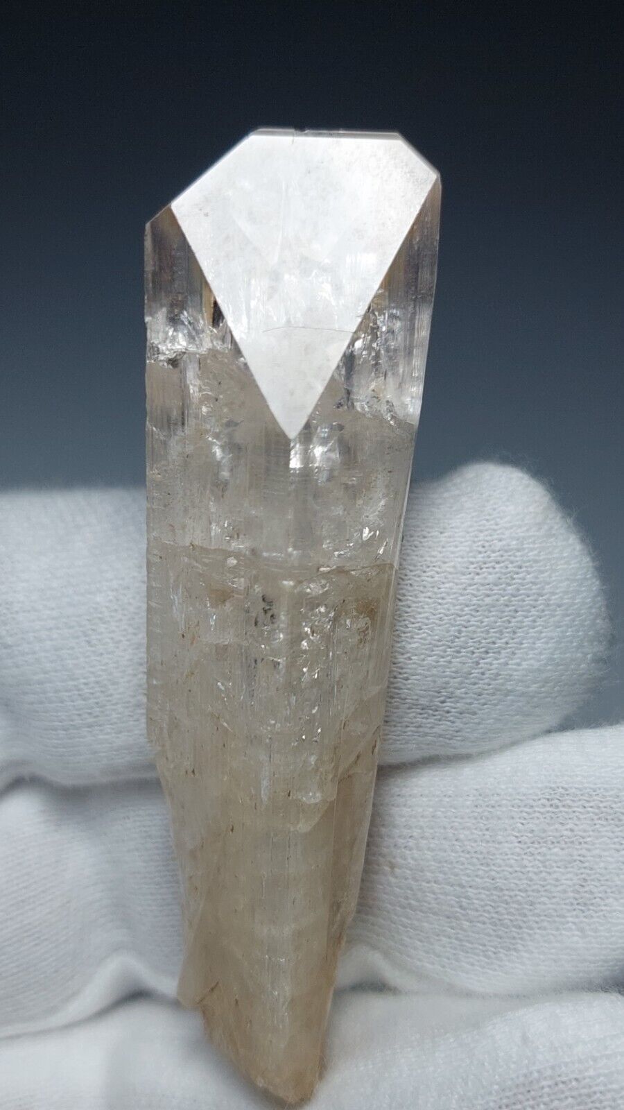 25gr. Gemmy pink Danburite crystal. La Aurora, Charcas, San Luis Potosi. Mexico