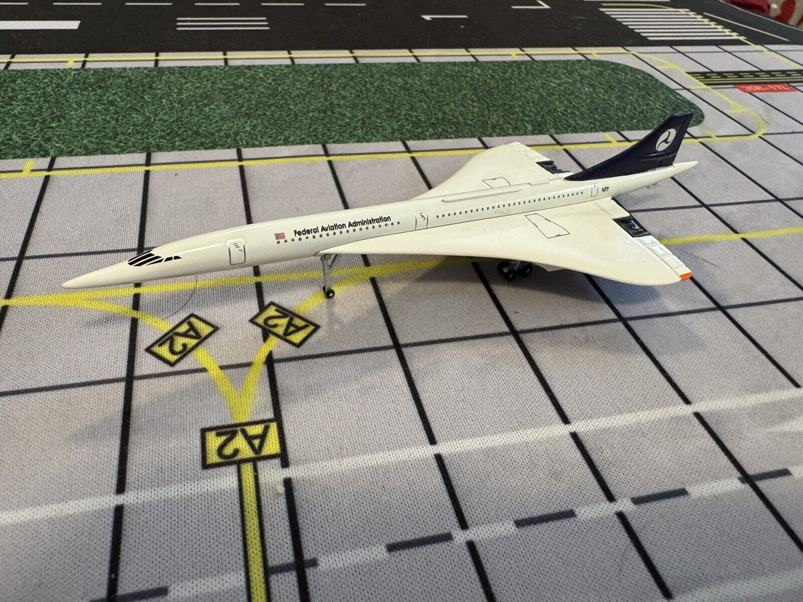 Hogan 1:400 FAA Federal Aviation Administration Concorde Custom Diecast Model