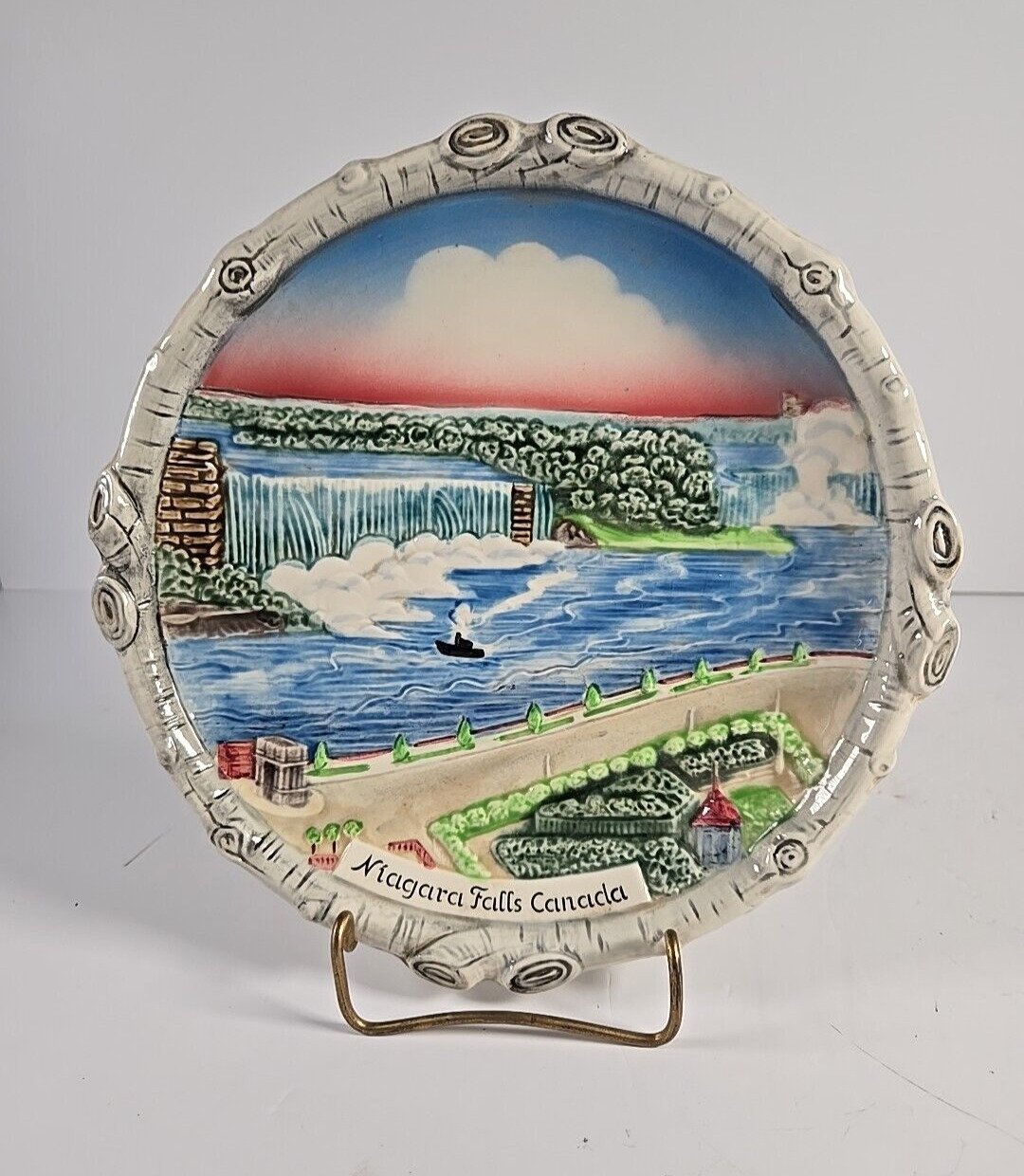 Vintage Niagara Falls Canada 3D souvenir plate 9\