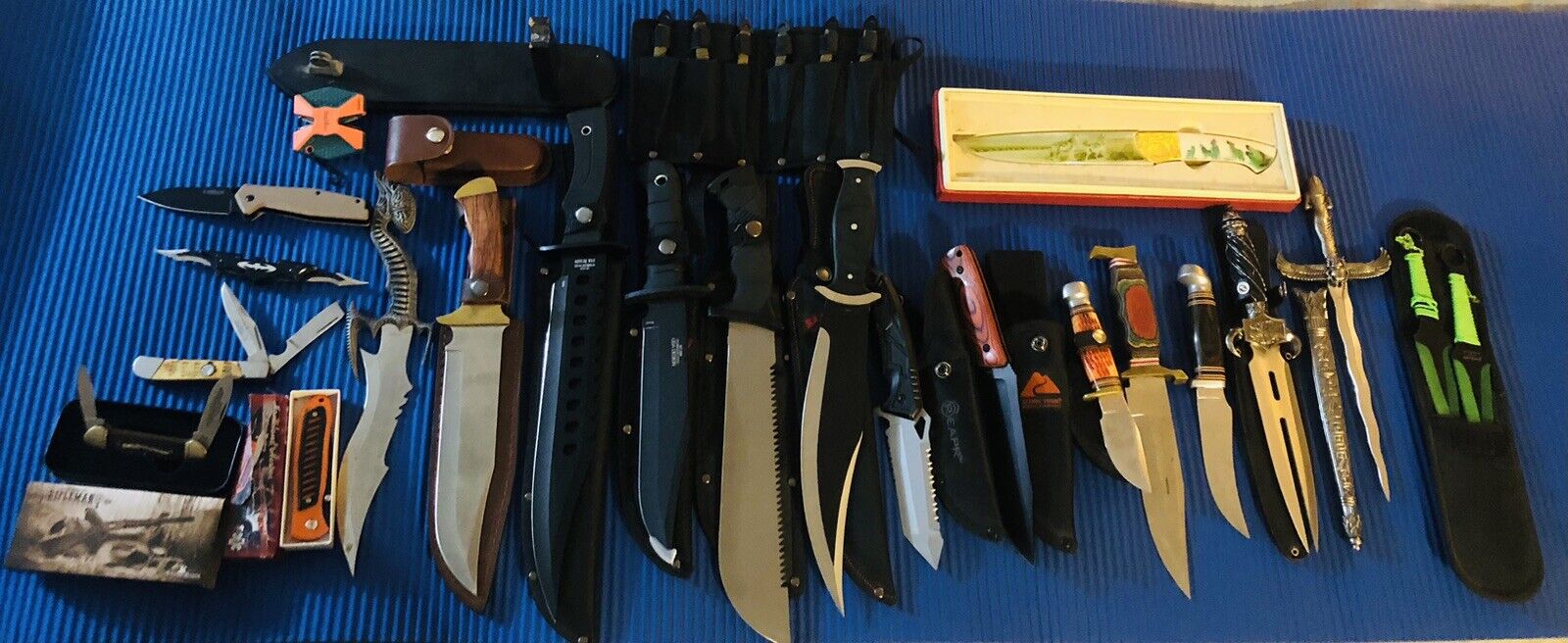 23 Piece Knife Lot