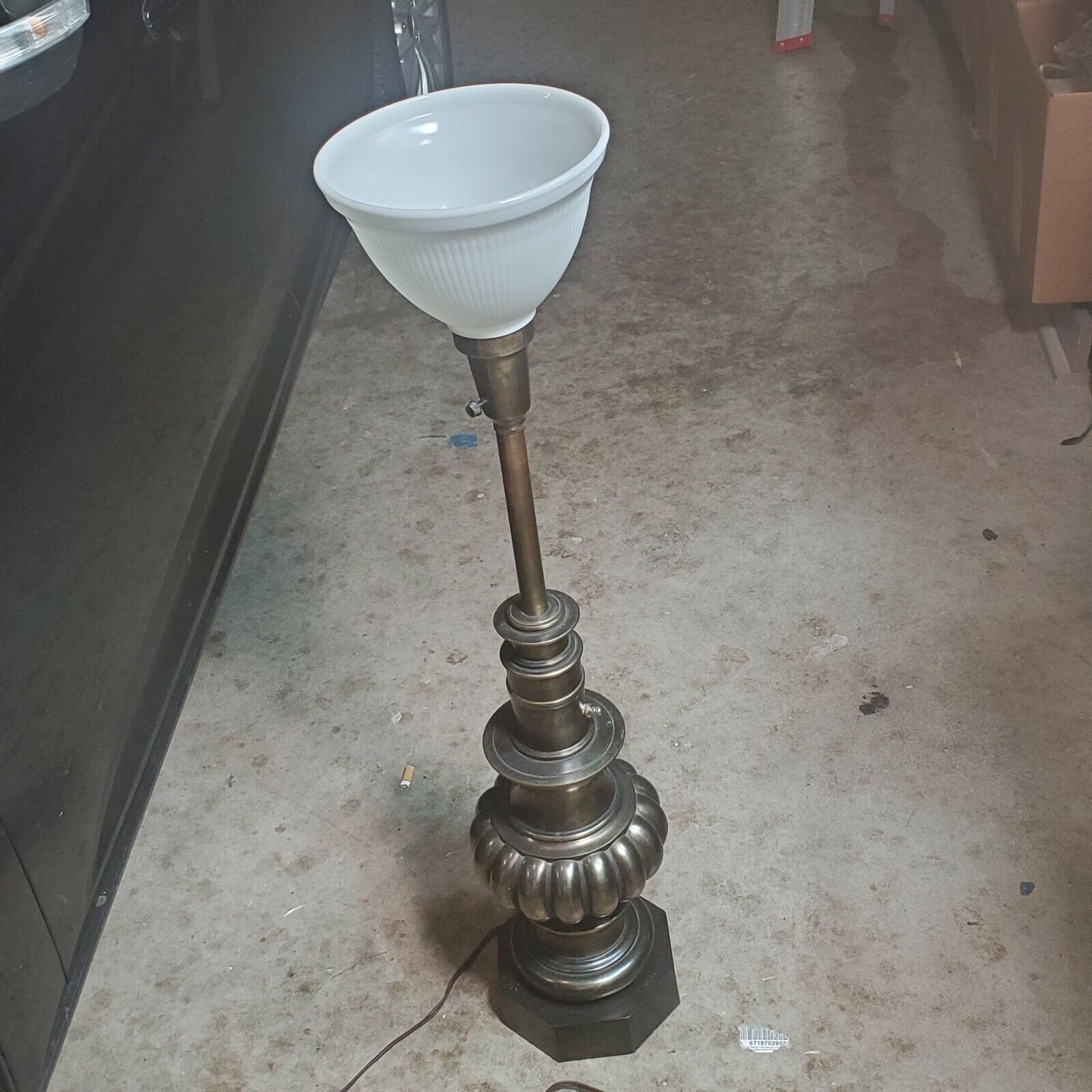 Stiffel BANQUET bank Table Lamp HEAVY tall/USA/ 1970  milk glass shade