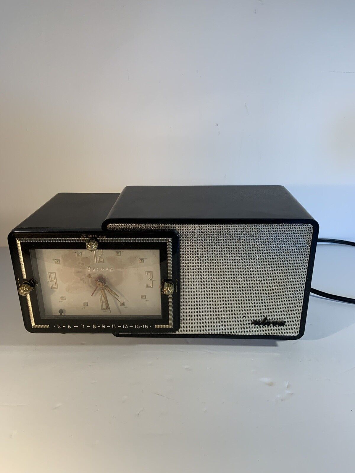 VTG Bulova  Model 100 Clock Radio