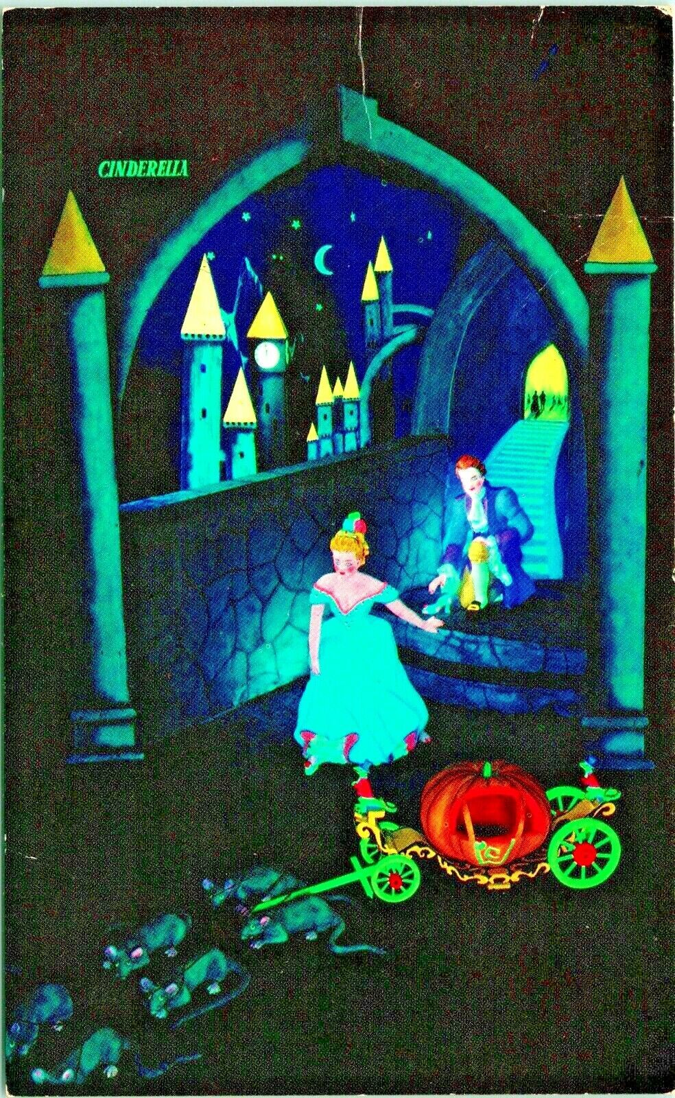 1956 Cinderella in Fairyland Caverns Rock City Lookout Mountain MIce Postcard E1