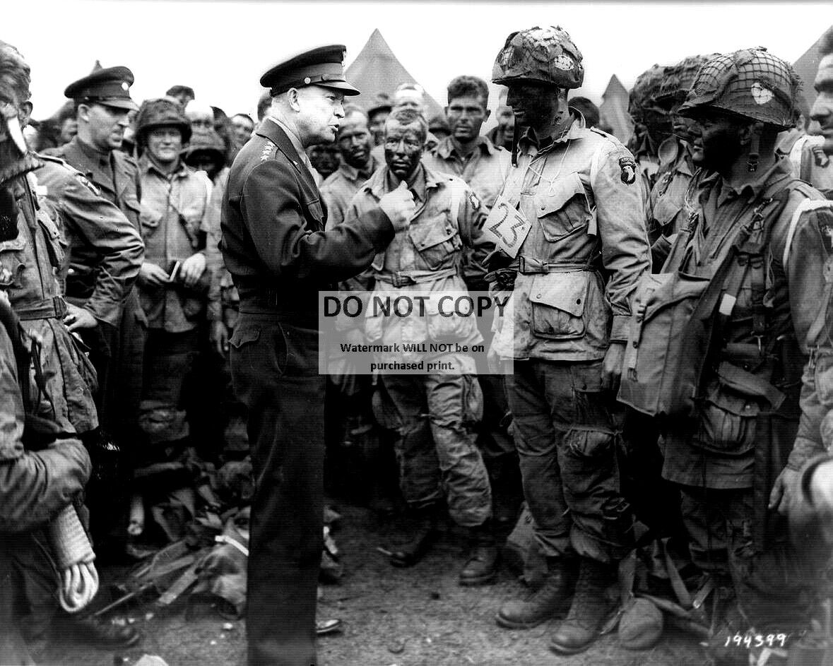 GENERAL DWIGHT D. EISENHOWER w/ PARATROOPERS BEFORE D-DAY - 8X10 PHOTO (ZZ-002)