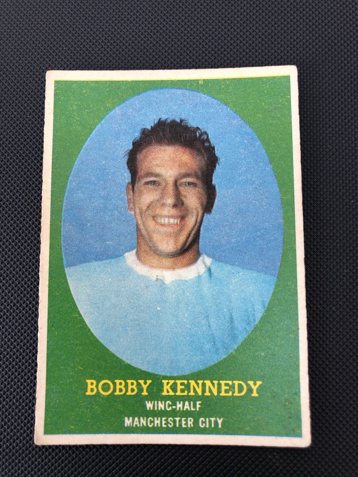 A&BC Bazooka Football 1962 - #45 Bobby Kennedy Manchester City
