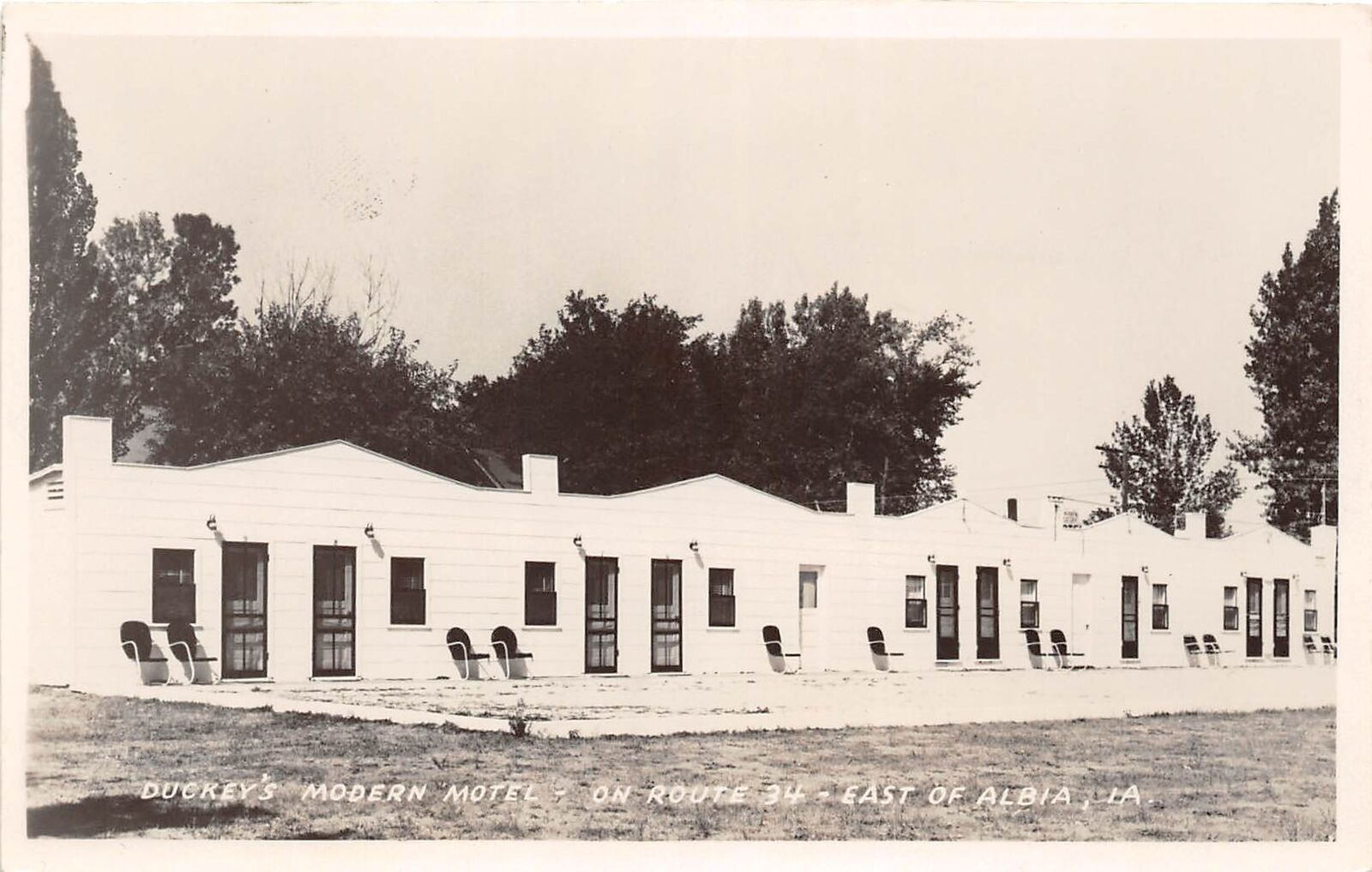 E56/ Albia Iowa Real Photo RPPC Postcard c1930s Duckey\'s Modern Motel