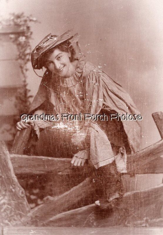 Cabinet Card Photo Theater  Stage Actress I\'d June Agnott w Straw Hat & Fence