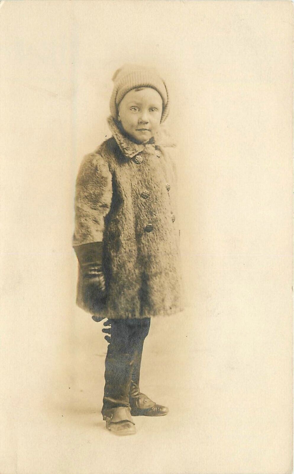RPPC Postcard C-1910 Child fur coat gloves Hat 23-3519
