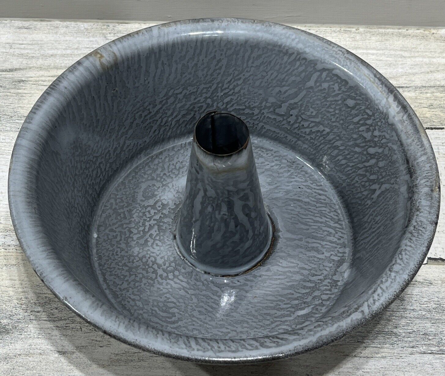 Vintage Gray Graniteware Bunt Cake Pan Mold 9 Inches
