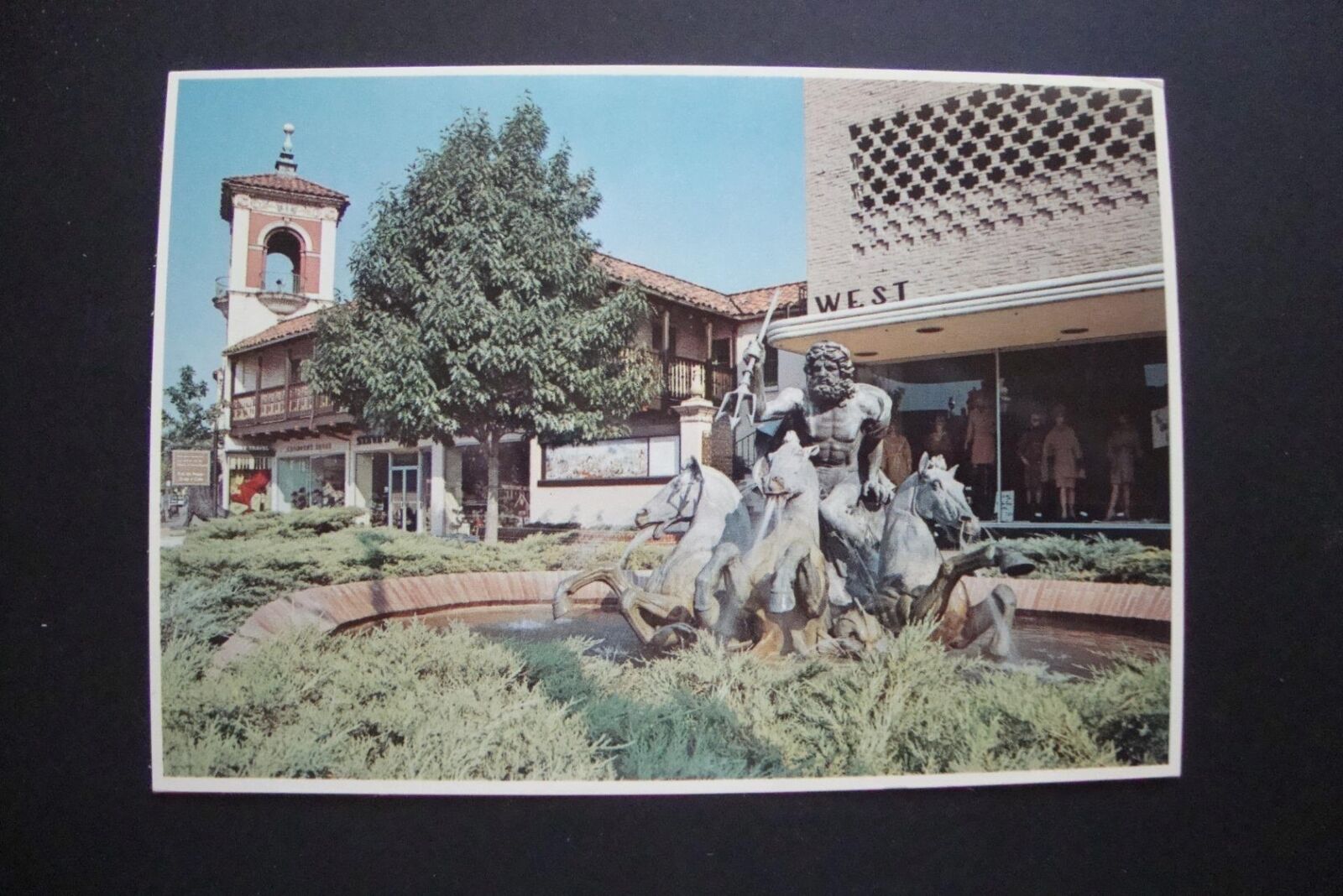 Railfans2 778) Postcard Kansas City Missouri Country Club Plaza Neptune Fountain