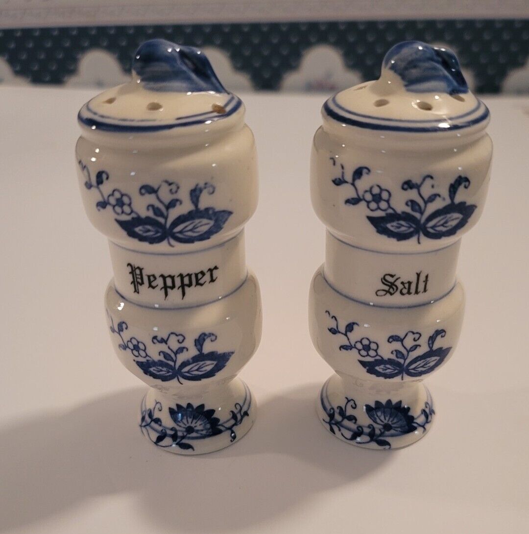 Vintage Blue Onion Salt And Pepper Shakers White & Blue Flowers Japan 4\