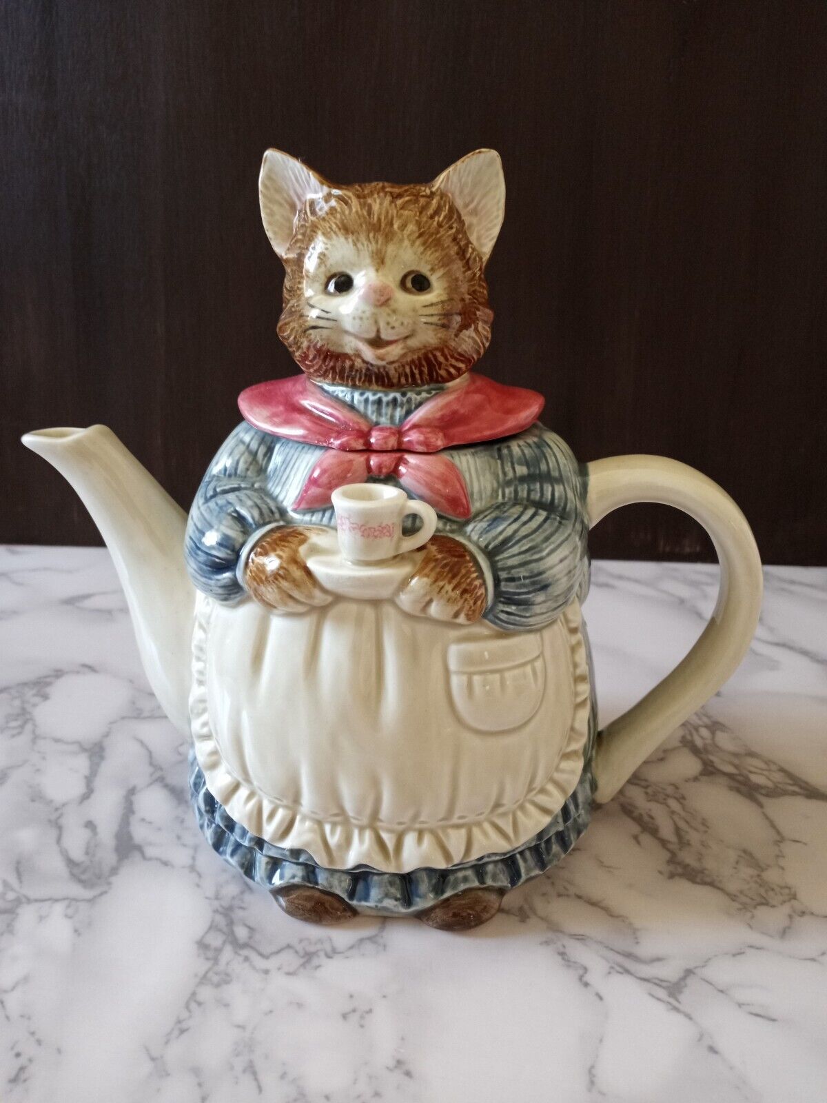 Vintage Otagiri 7” Mother Cat holding teapot. Hand Painted Porcelain Teapot OMC.