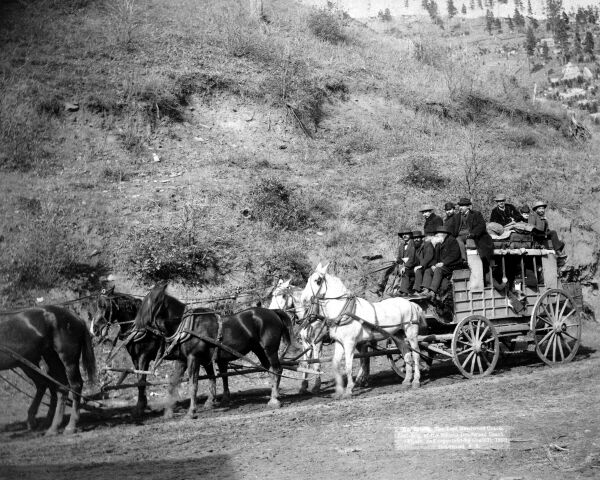 New 11x14 Photo: Last Trip of the Famous Deadwood Stage Coach in S. Dakota, 1890