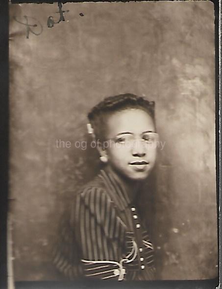 YOUNG AMERICAN WOMAN Vintage SMALL FOUND BLACK+WHITE PHOTO Original 33 55 D