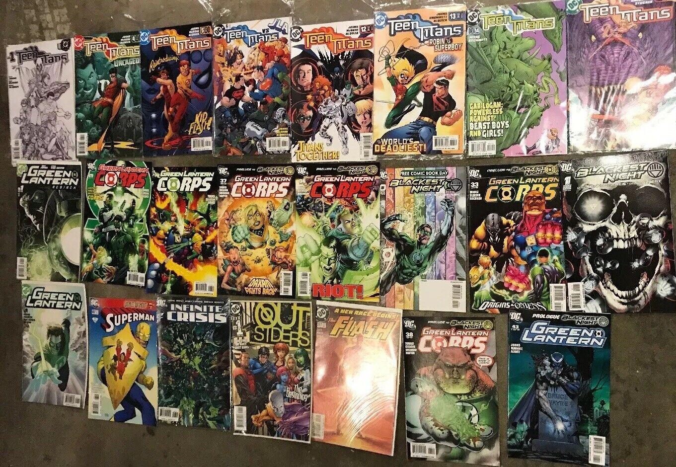 Huge Lot Of 23 DC Comic Books Green Lantern Corps Teen Titans Flash Superman