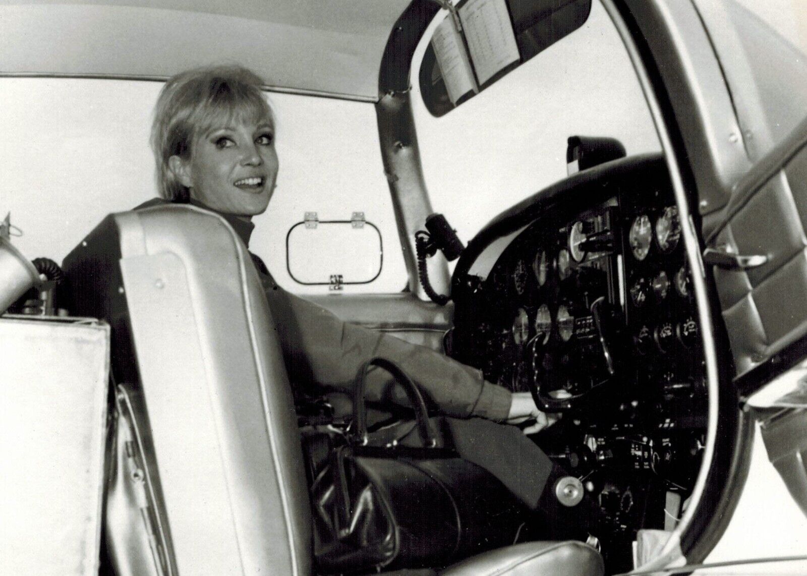 Actress Aviator SUSAN OLIVER in Cockpit Publicity Picture Photo Print 8\