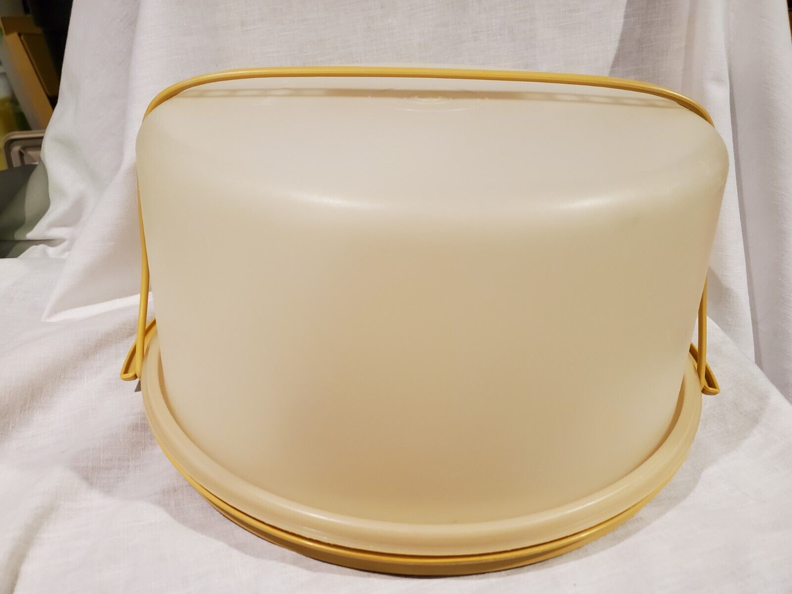 Vintage Tupperware Maxi Cake Carrier Harvest Gold 1256, 1257 w/ Lid Handle 1258