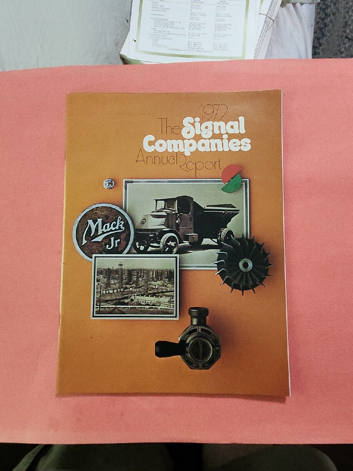 1972 Signal Companies Annual Report MACK TRUCKS, Oil & Gas, Garrett Etc
