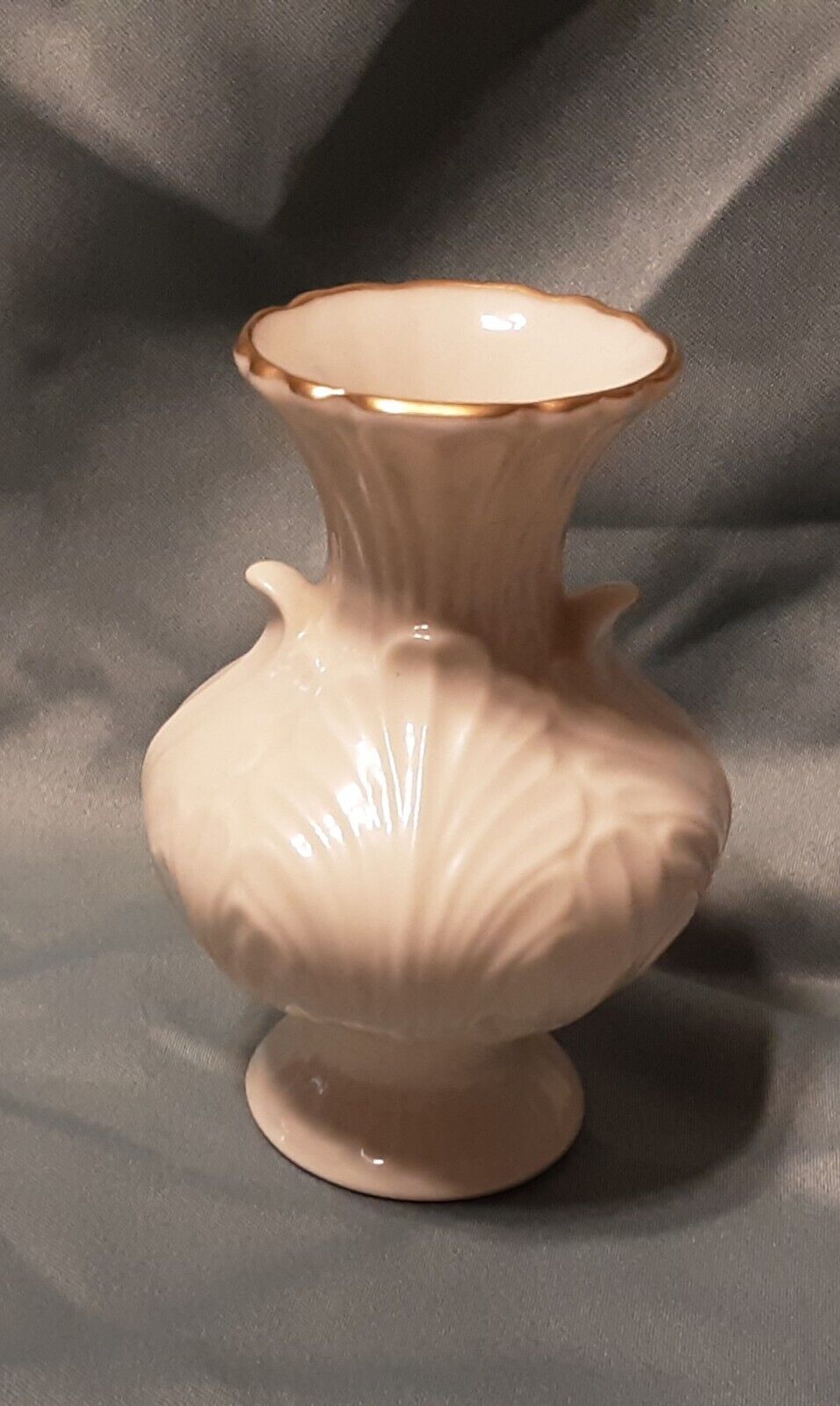 Lenox Special Collection Elfin Footed Bud Vase Ivory Gold Trim 4.5\