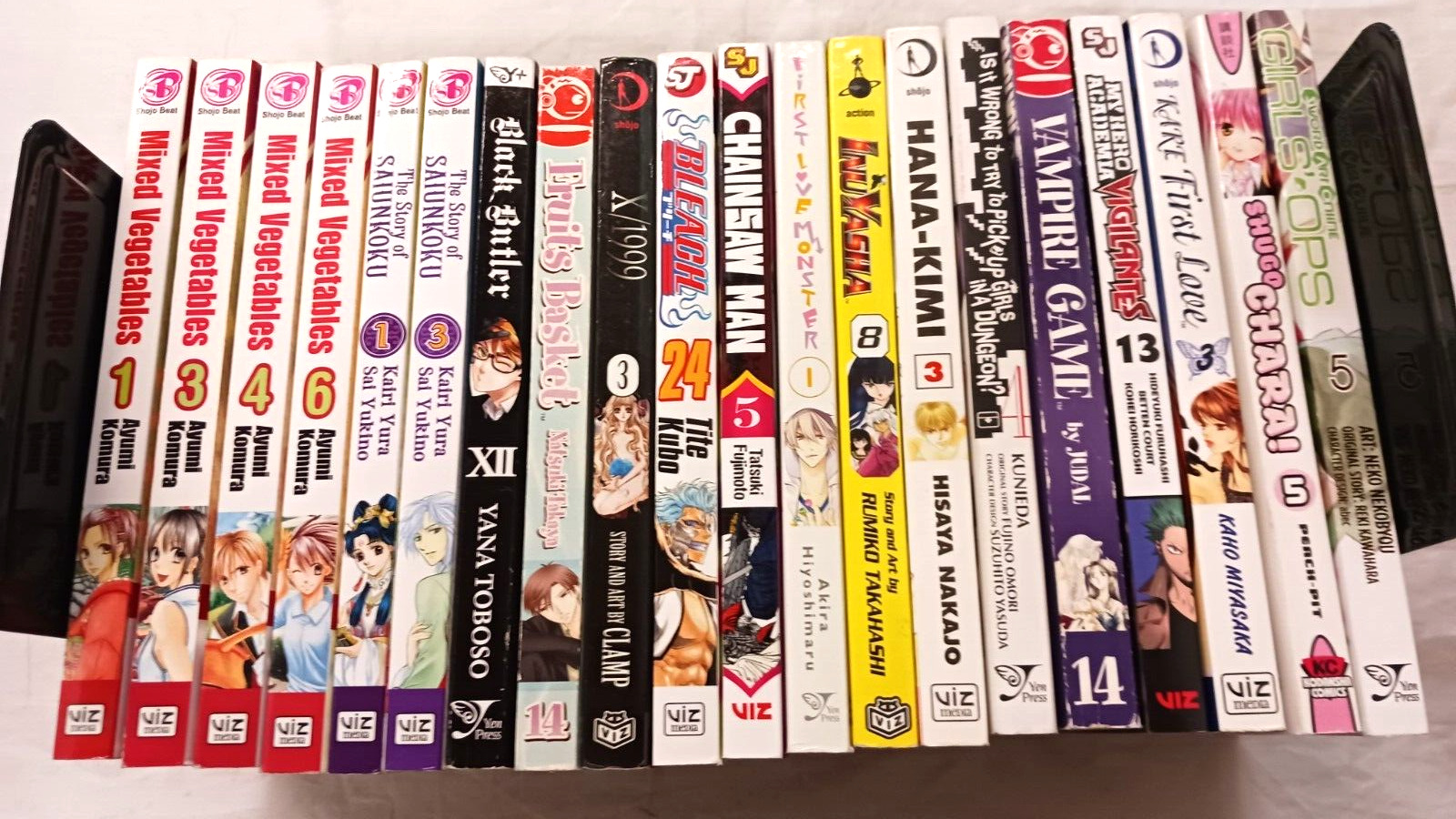 Lot of 20 random manga (English).