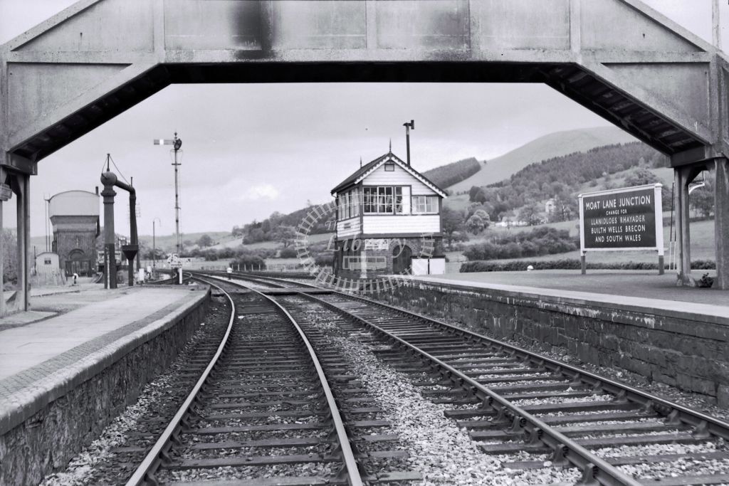 PHOTO BR British Railways Station Scene - MOAT LANE 1