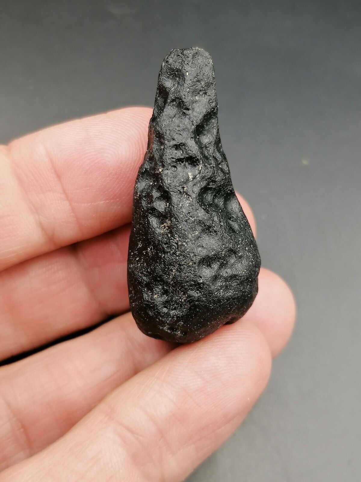 Beautiful Tektite Indochinite intact Drop 14,98g / 4 cm Meteorite Impact Glass