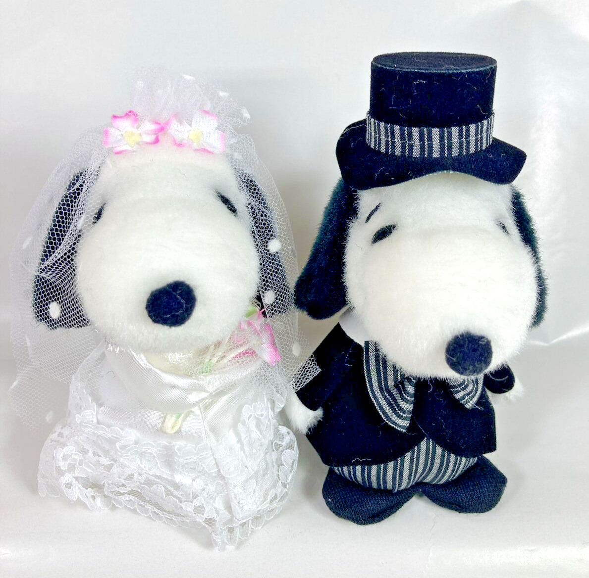 Yoshitoku Peanuts Snoopy Belle Wedding Plush Doll Set Styrofoam Base Small