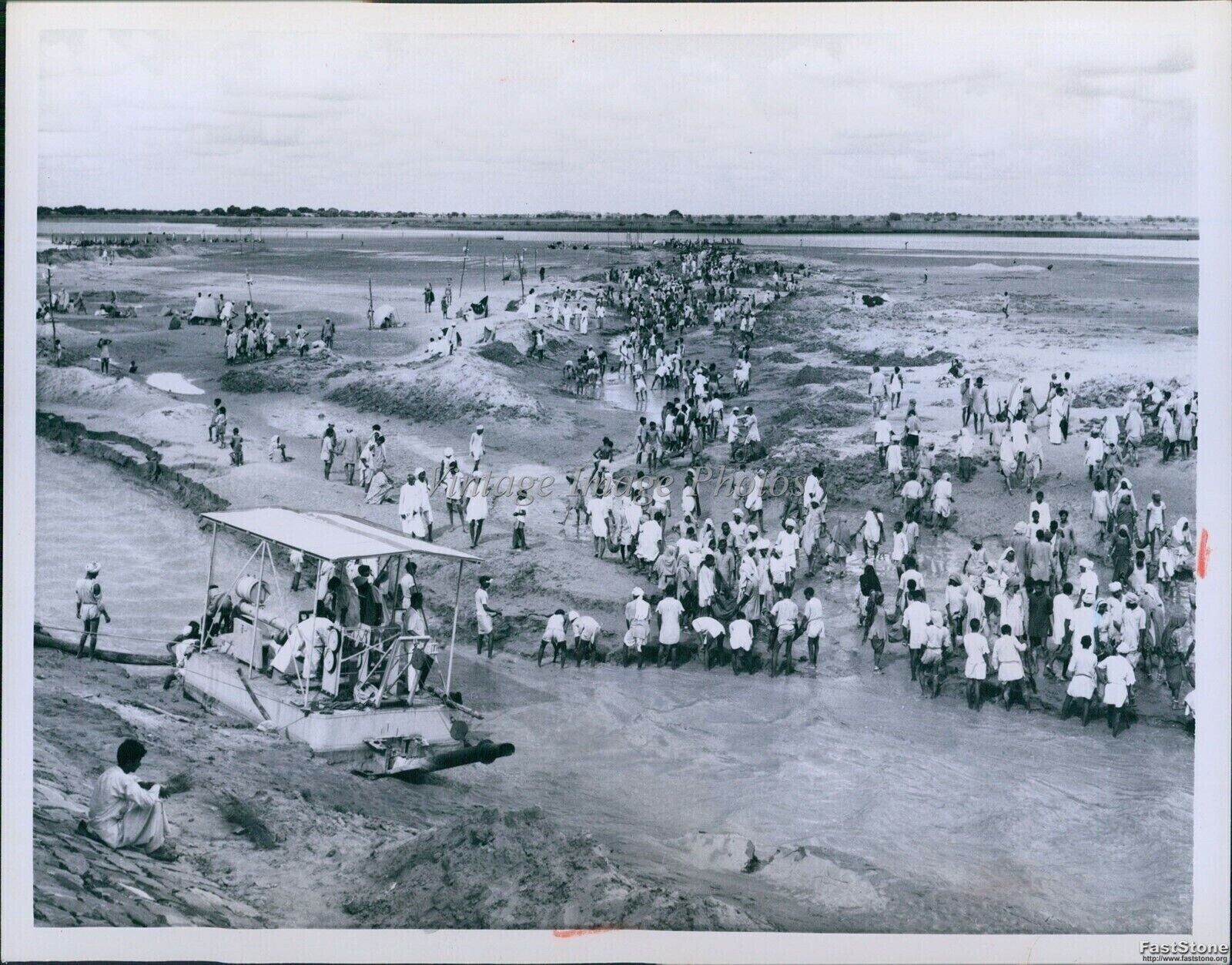 1958 Delhi India Workmen Dig Water Channel At Jumna River Construction Photo 7X9