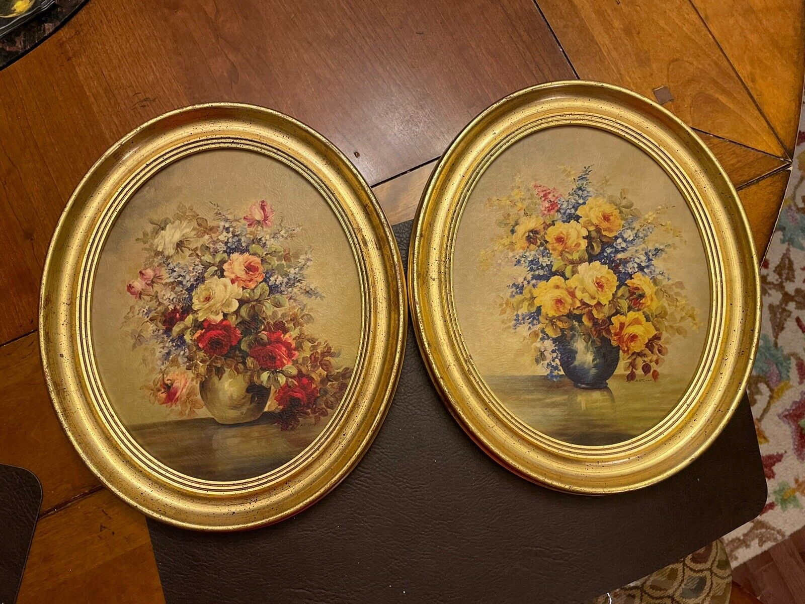 Antique / VTG Set Of 2 Floral Print Very Beautiful Gold Leaf Frame