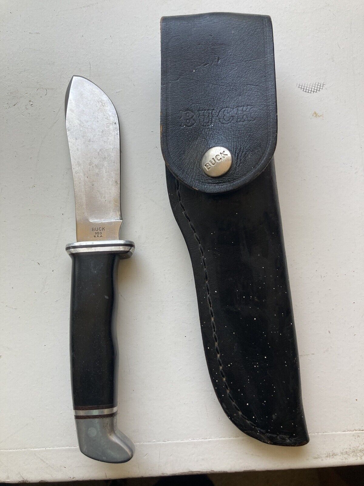 VINTAGE 1980s  BUCK 103 SKINNER KNIFE W LEATHER SHEATH