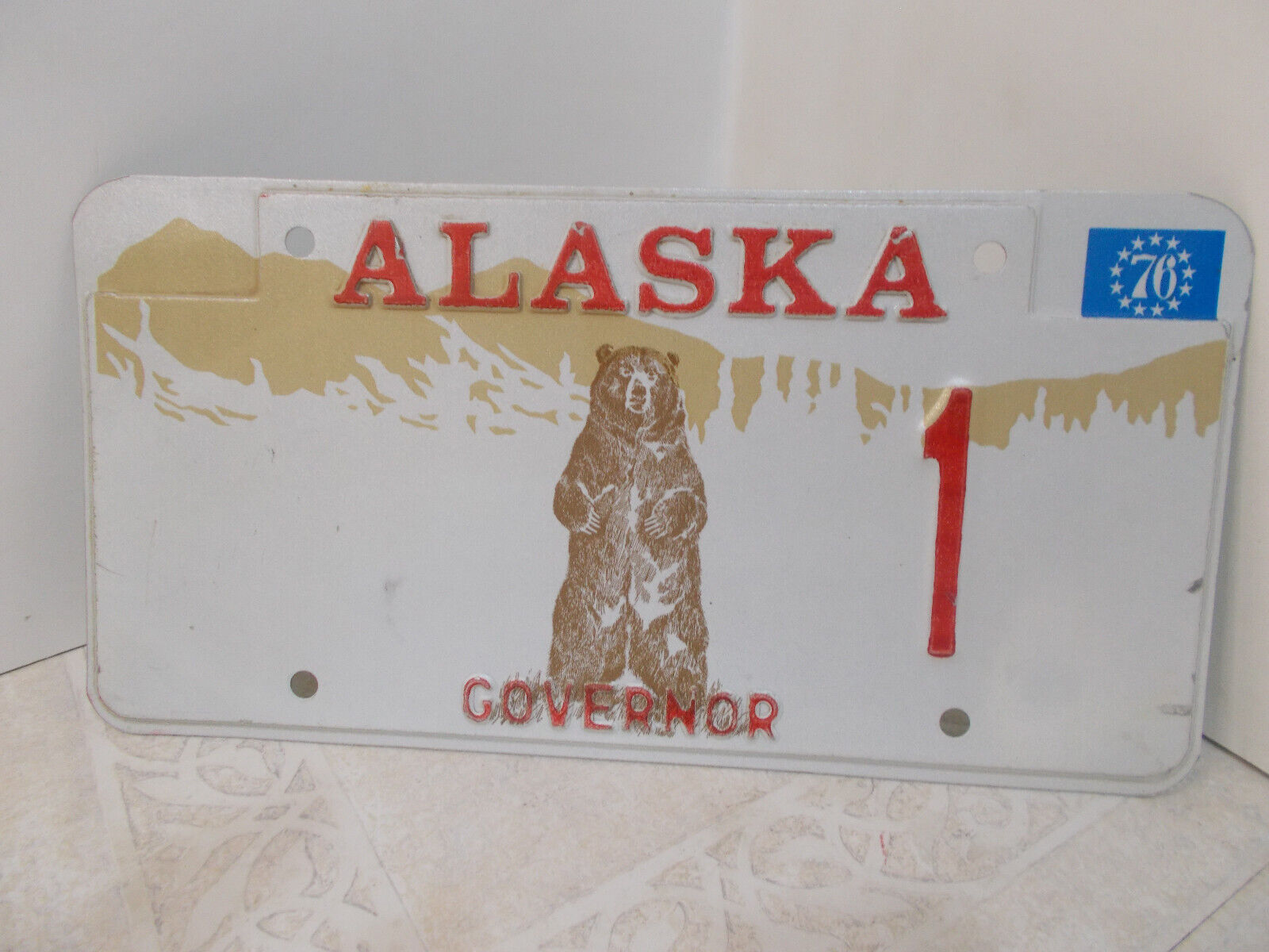 Alaska License Plate 1976 Governor 1 Kodiak Bear Style PLT Collectible Souvenir