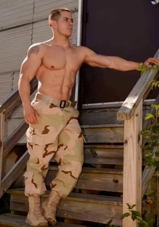 Shirtless Male Handsome Muscular Bare Chest Military Man Hunk Photo 4X6 H309