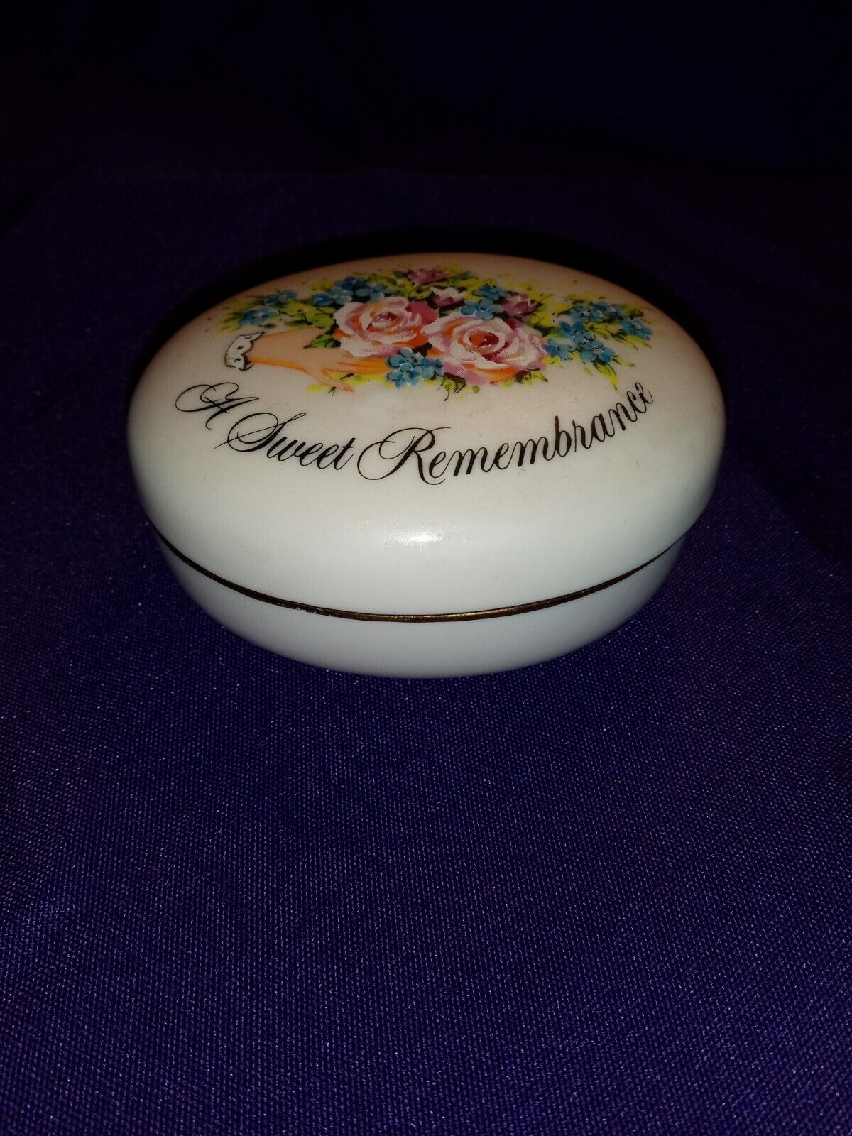 Avon Valentines Day 1982 A Sweet Remembrance A Token of Love Trinket Box Floral