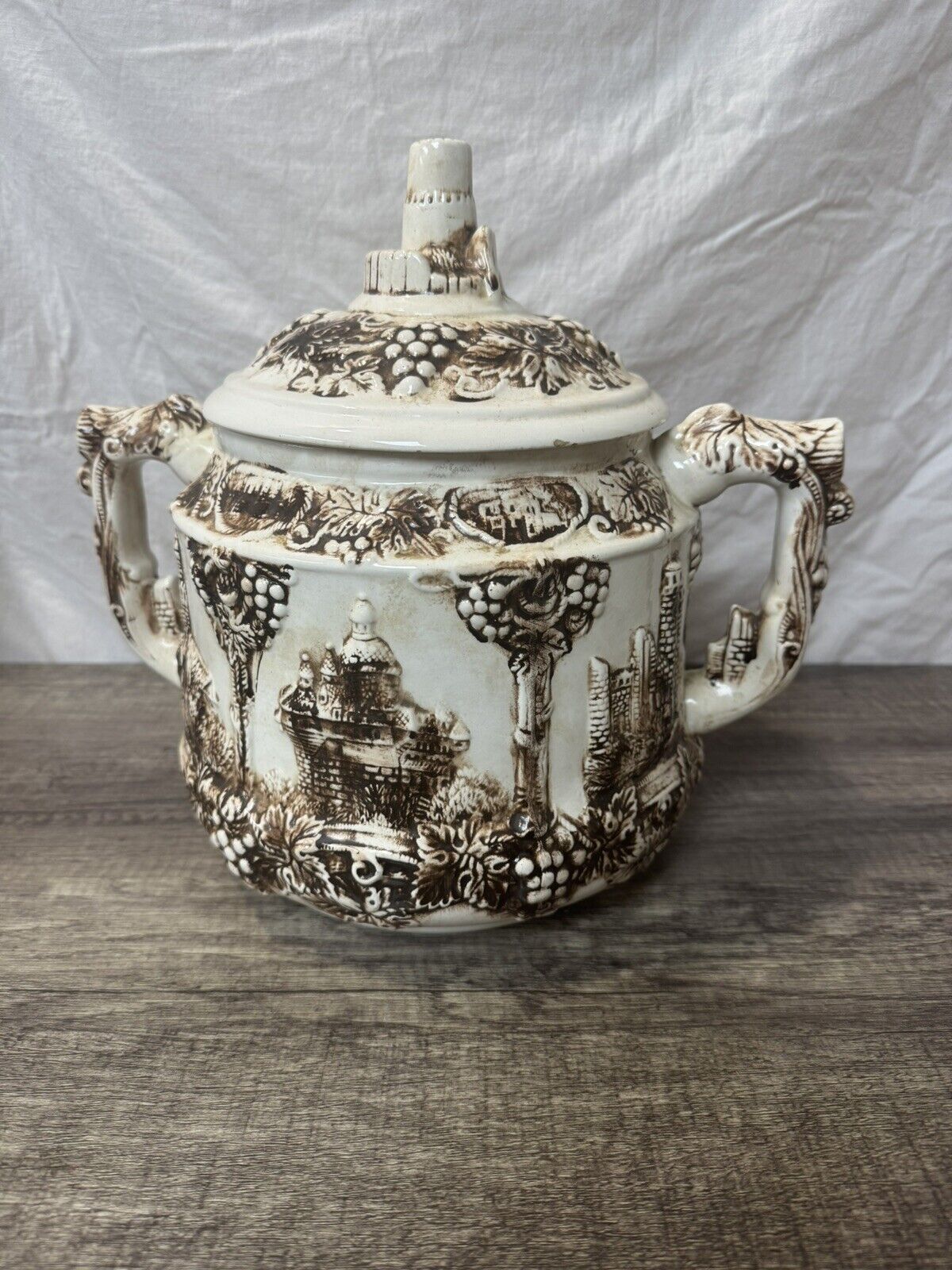 Vintage VTG Large Castle Style Ceramic Cookie Jar/ Gluhwein 4L.