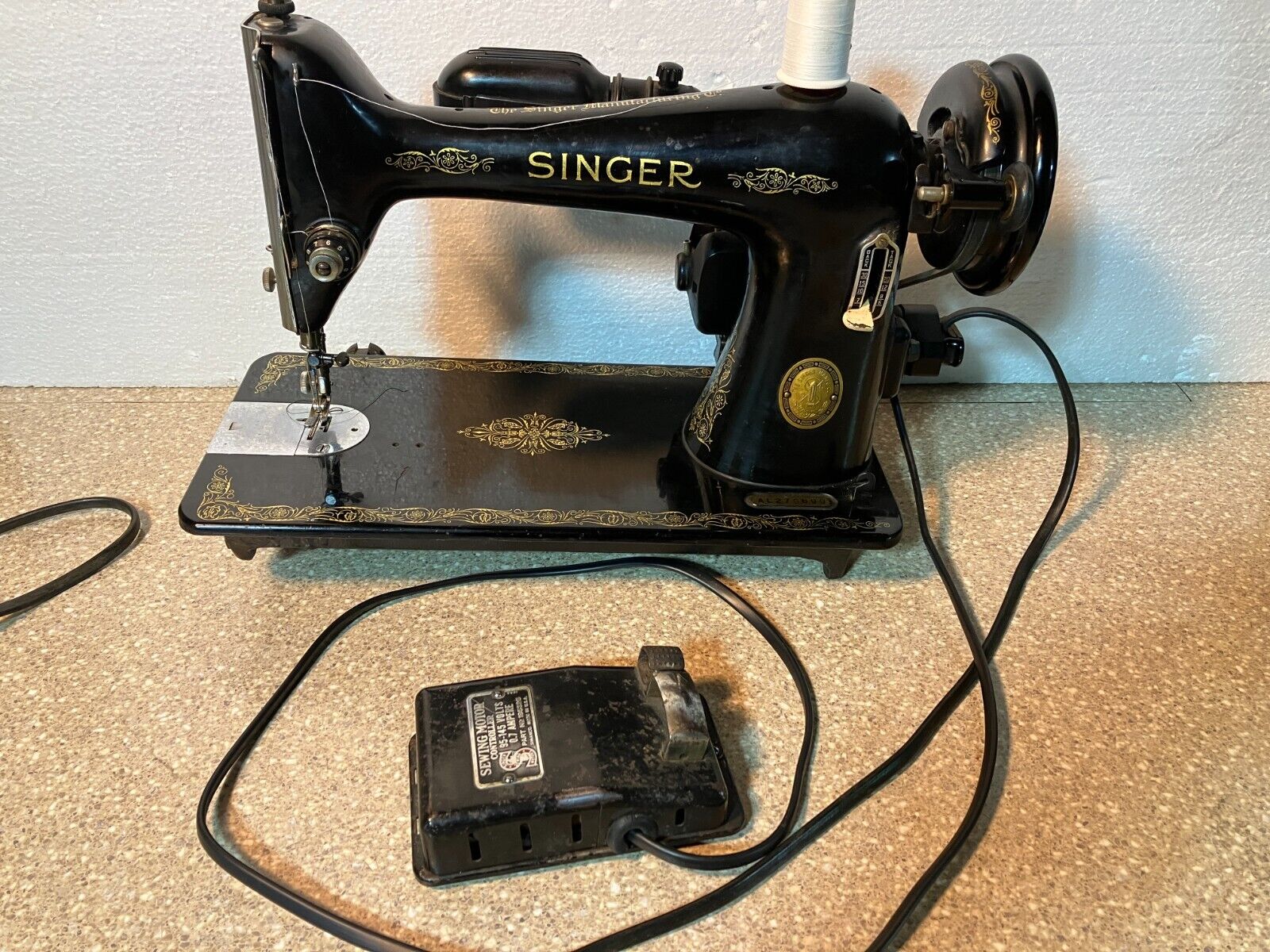 Singer 1952 Vintage Sewing Machine - MODEL 66 -Serviced and Cleaned GW Condition