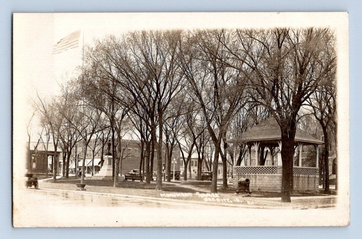 RPPC 1915. SAC CITY, IOWA. MONUMENT SQUARE. POSTCARD. HH16