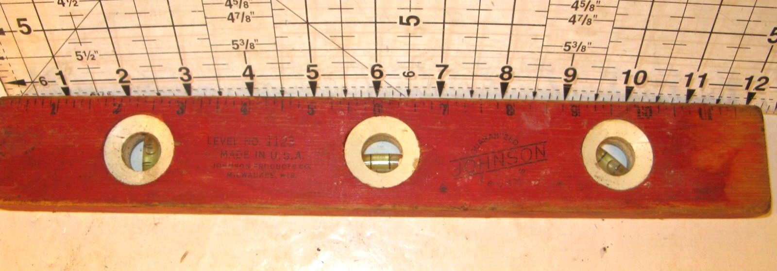 VINTAGE RED WOODEN JOHNSON PRODUCTS CO NO. 1123 LEVEL 12 Inch