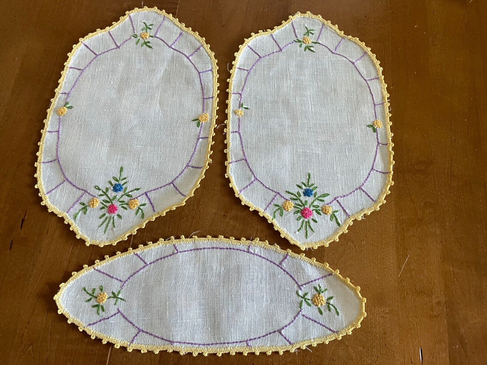 VTG 3 PC DOILY SET  CREAM  with YELLOW EDGING FLORAL