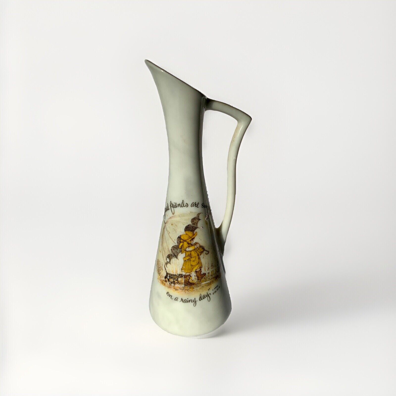 Vintage 1973 Holly Hobbie “Good Friends” Mini Porcelain Pitcher Bud Vase WWA©️