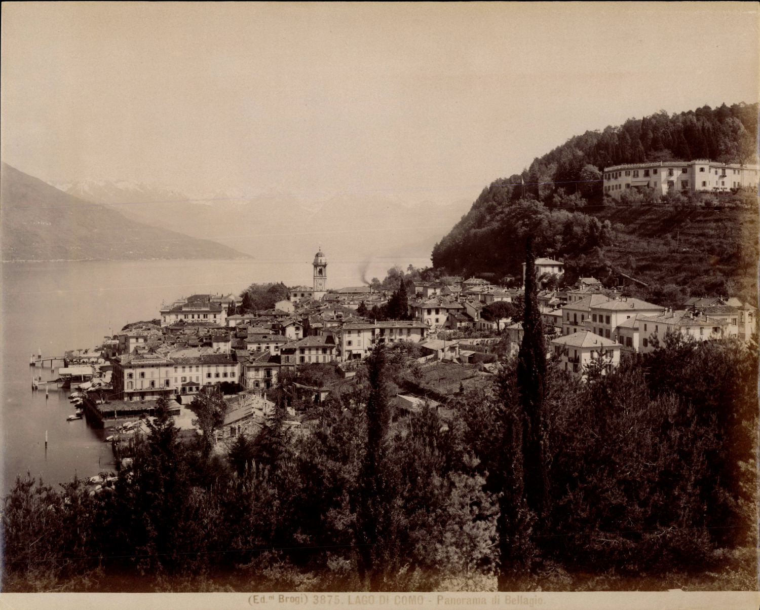 Italy, Lake Como, panorama of Bellagio, Ed. Brogi Vintage print, Tirage a 